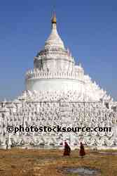 Hsinbhyumae Pagoda Monks