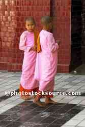 Mahamuni Temple Nuns