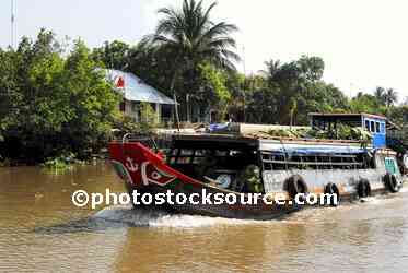 Sampan Hauling Bananas